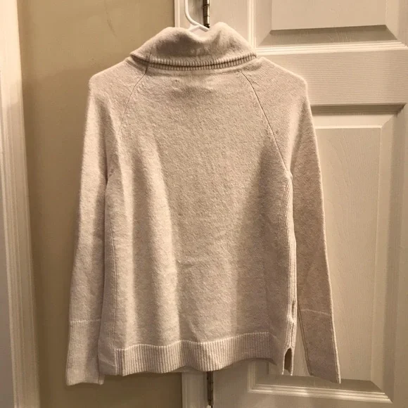 NWT LOFT Cream Turtleneck w/ Kangaroo Style Pockets Size XS - Picture 2 of 4